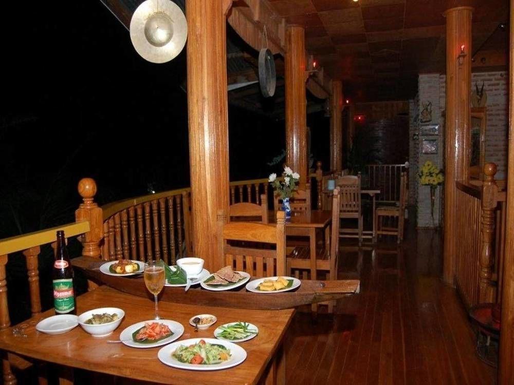 ניאונגשווה Teak Wood Hotel מראה חיצוני תמונה
